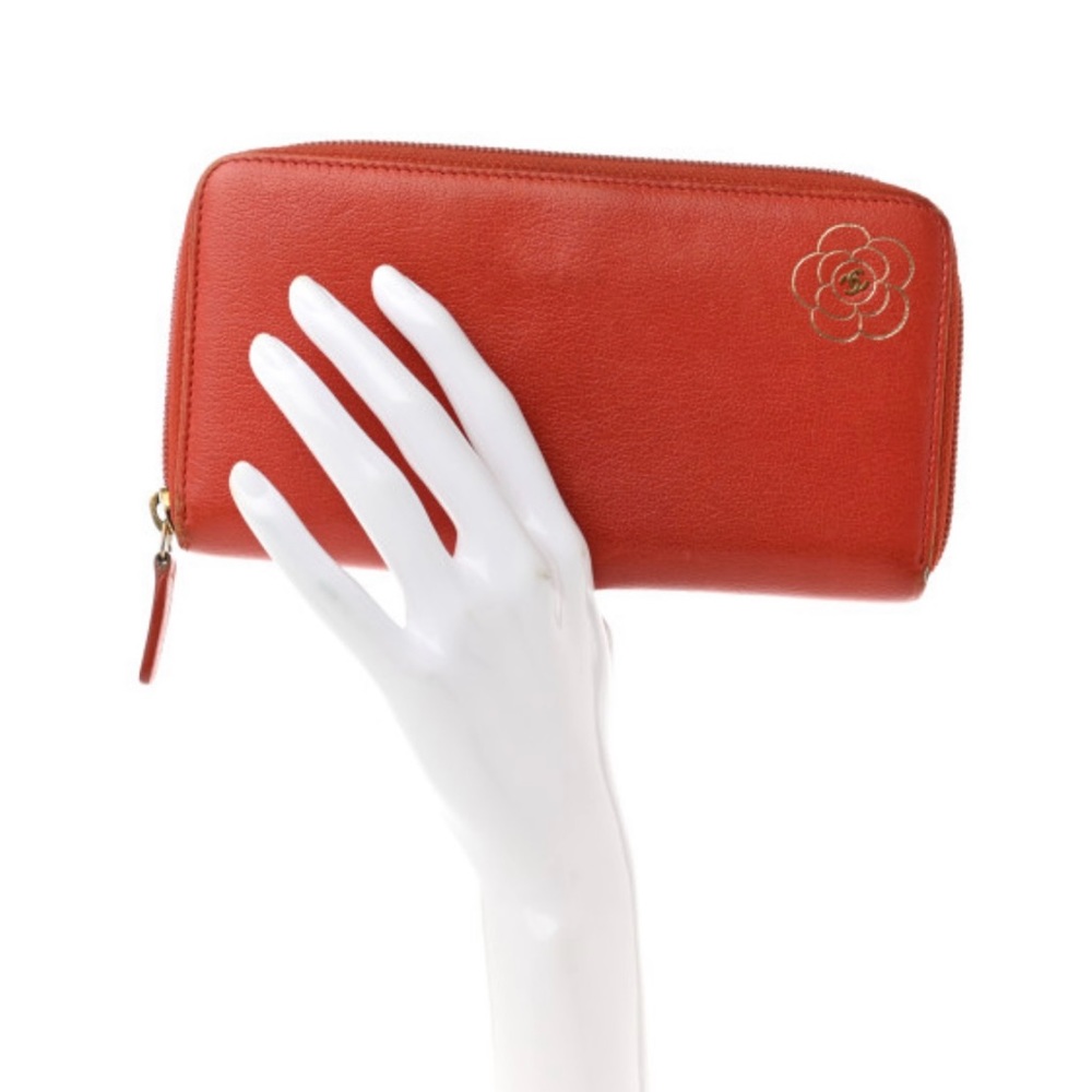 Pre-loved authentic Chanel wallet